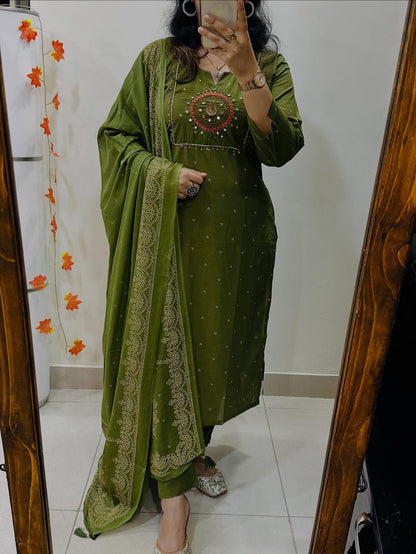 Green Discharge Print Kurti With Pant And Dupatta Set