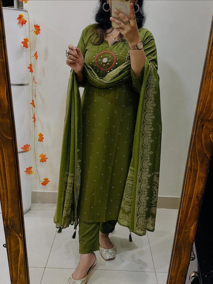 Green Discharge Print Kurti With Pant And Dupatta Set